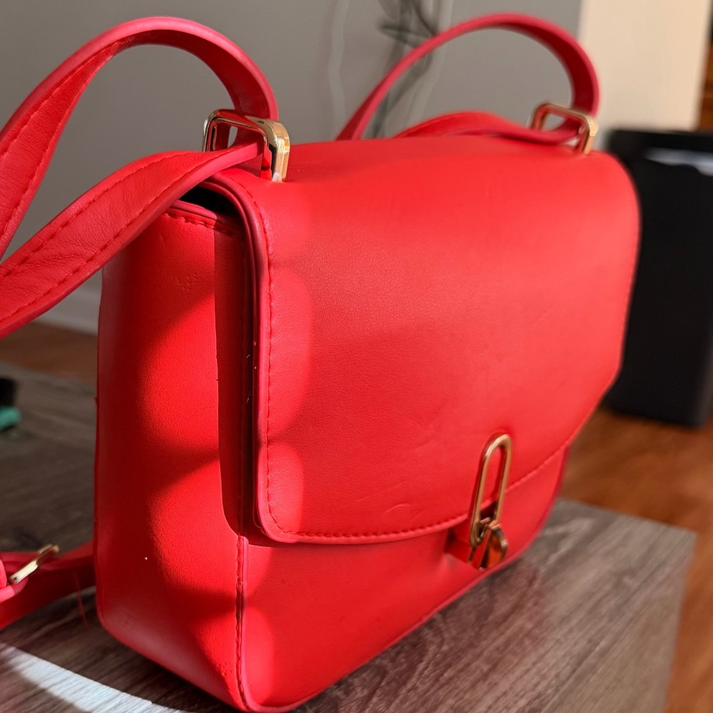Elegant Red Leather Shoulder Bag
